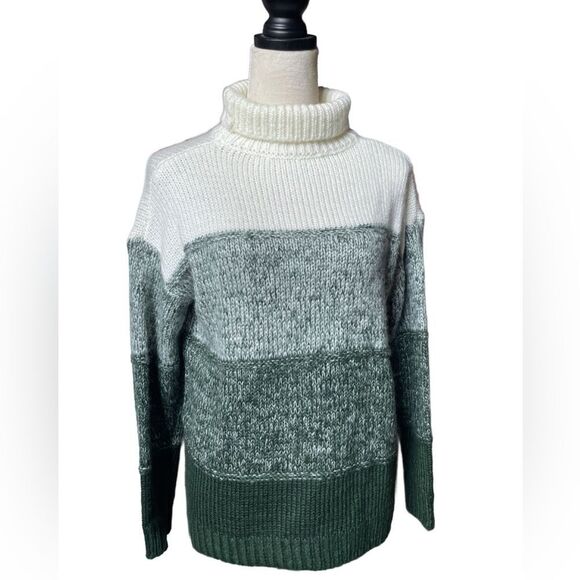 Women's Green and White Color Block Cozy Knit Turtleneck Sweater (Size: Small) - Picture 3 of 10